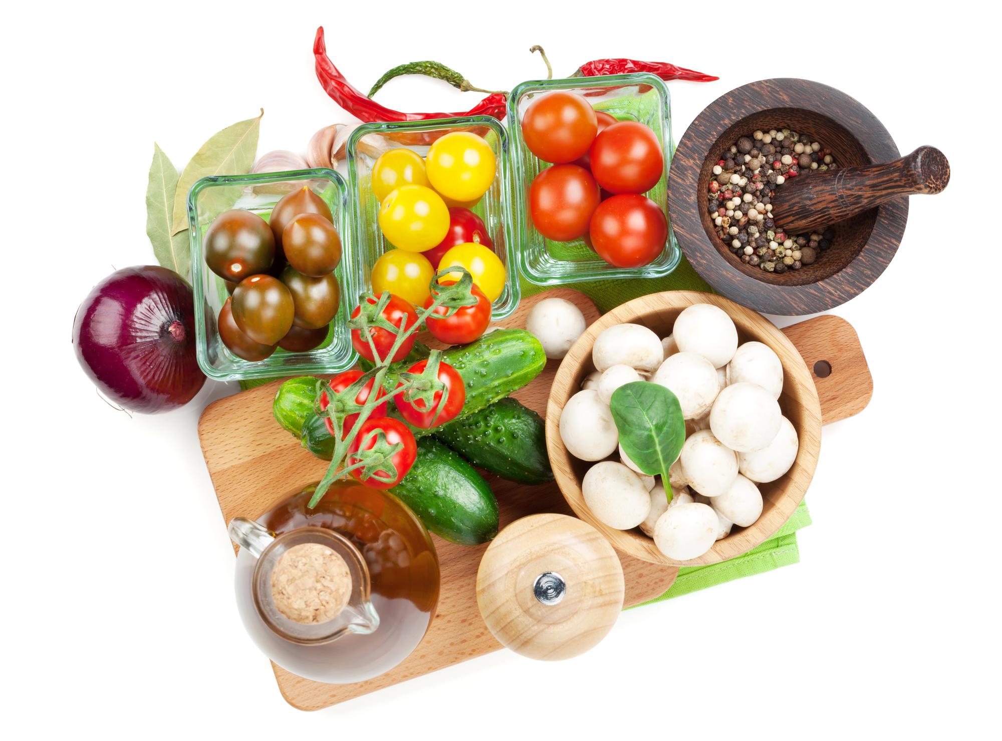 Ingredienti locali su un tagliere
